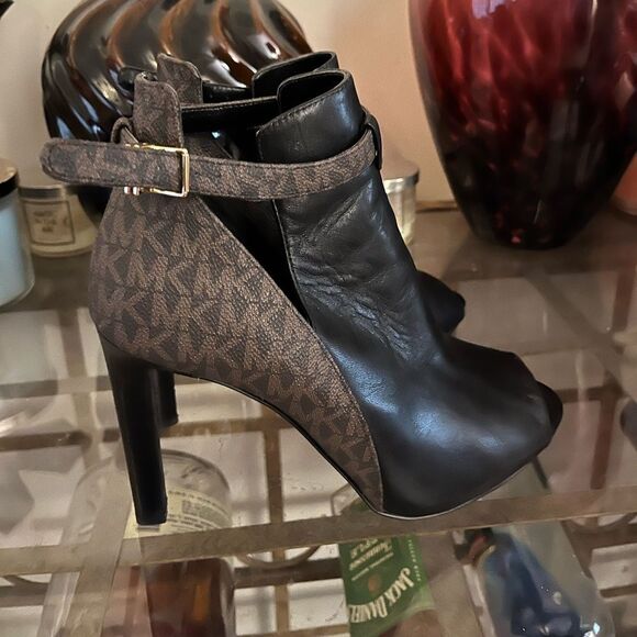 Michael Kors Black and Brown Women's Heeled Boots size 8 - Picture 1 of 4